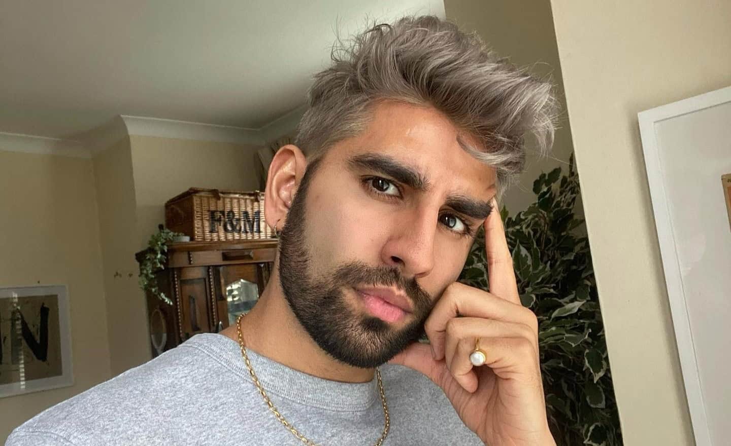 kushting_fullbeardedmanwithgreyh