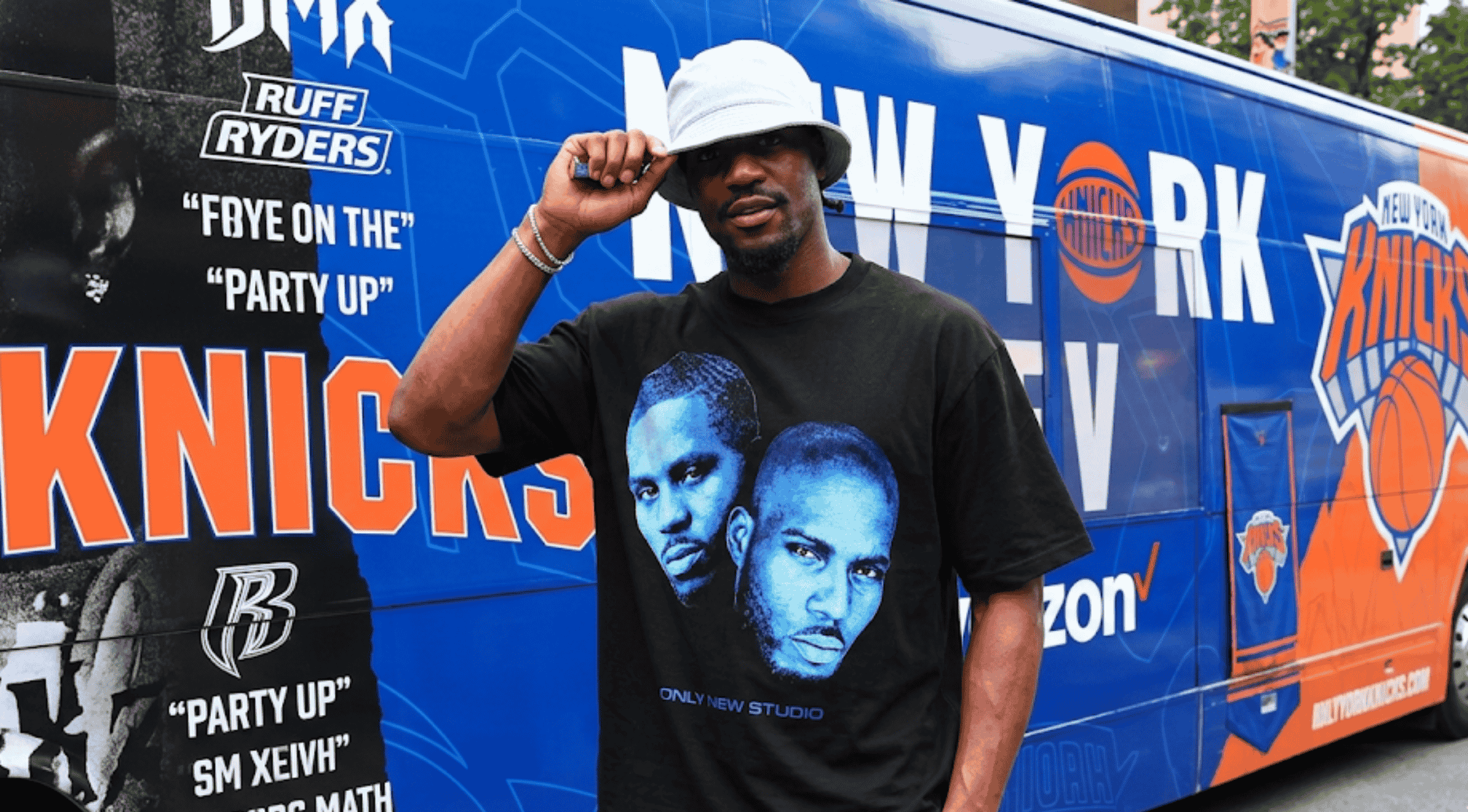 Ariel Hukporti New York Knicks Championship Parade oversized black graphic t-shirt featuring a blue vintage DMX portrait print.